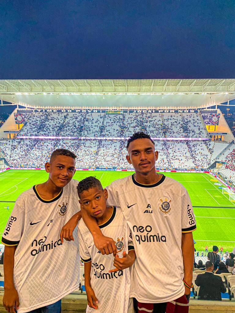 Gerando Falcões e Corinthians